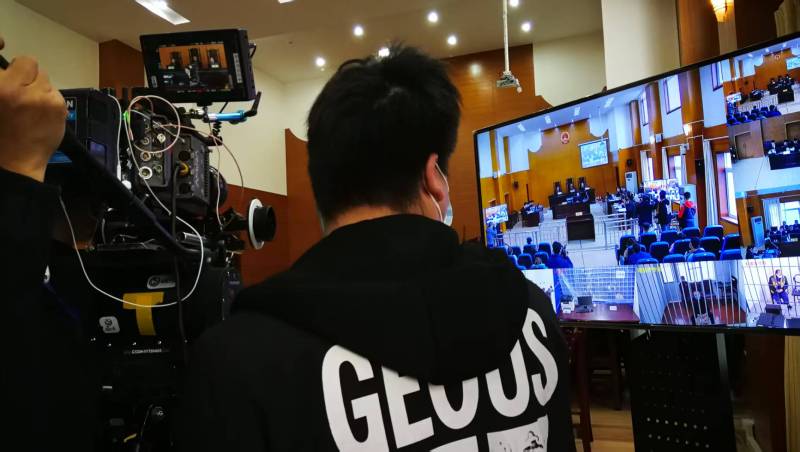 AI生成VS人工创意——白云区广告片拍摄公司的技术浪漫主义实践